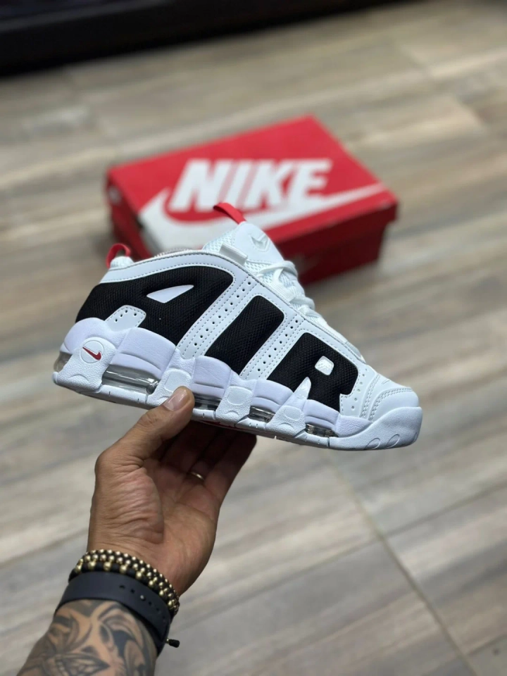 Nike UP tempo branco e preto