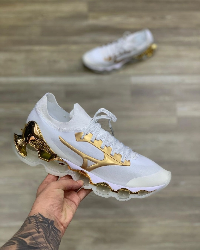 Mizuno Sorayama branco e dourado 