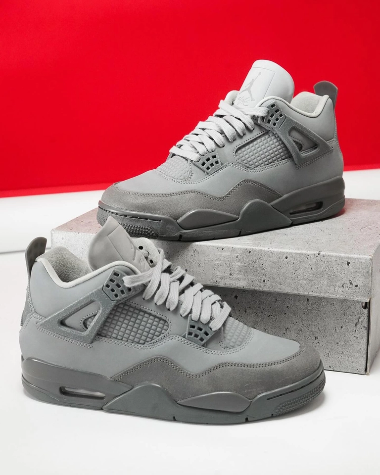 Air Jordan 4 cement