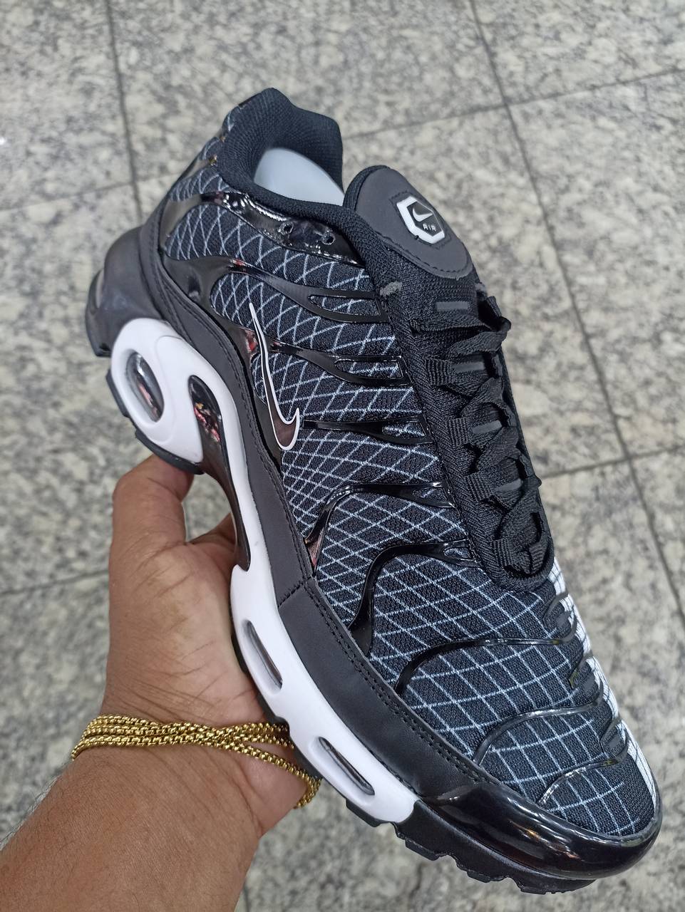 Nike Air Max TN preto e branco  - 4