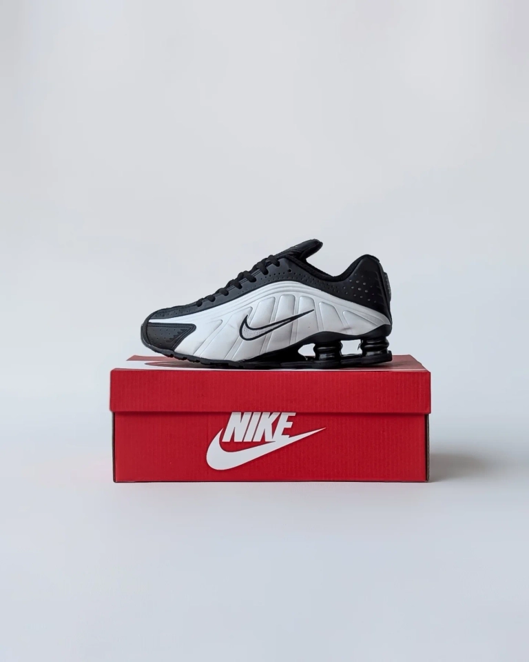 Nike Shox r4 preto e prata 