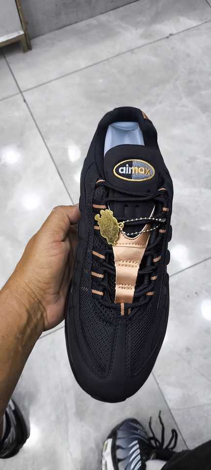 Nike 95 preto e ocre  - 2