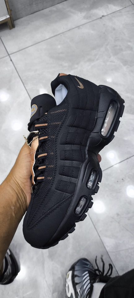 Nike 95 preto e ocre 