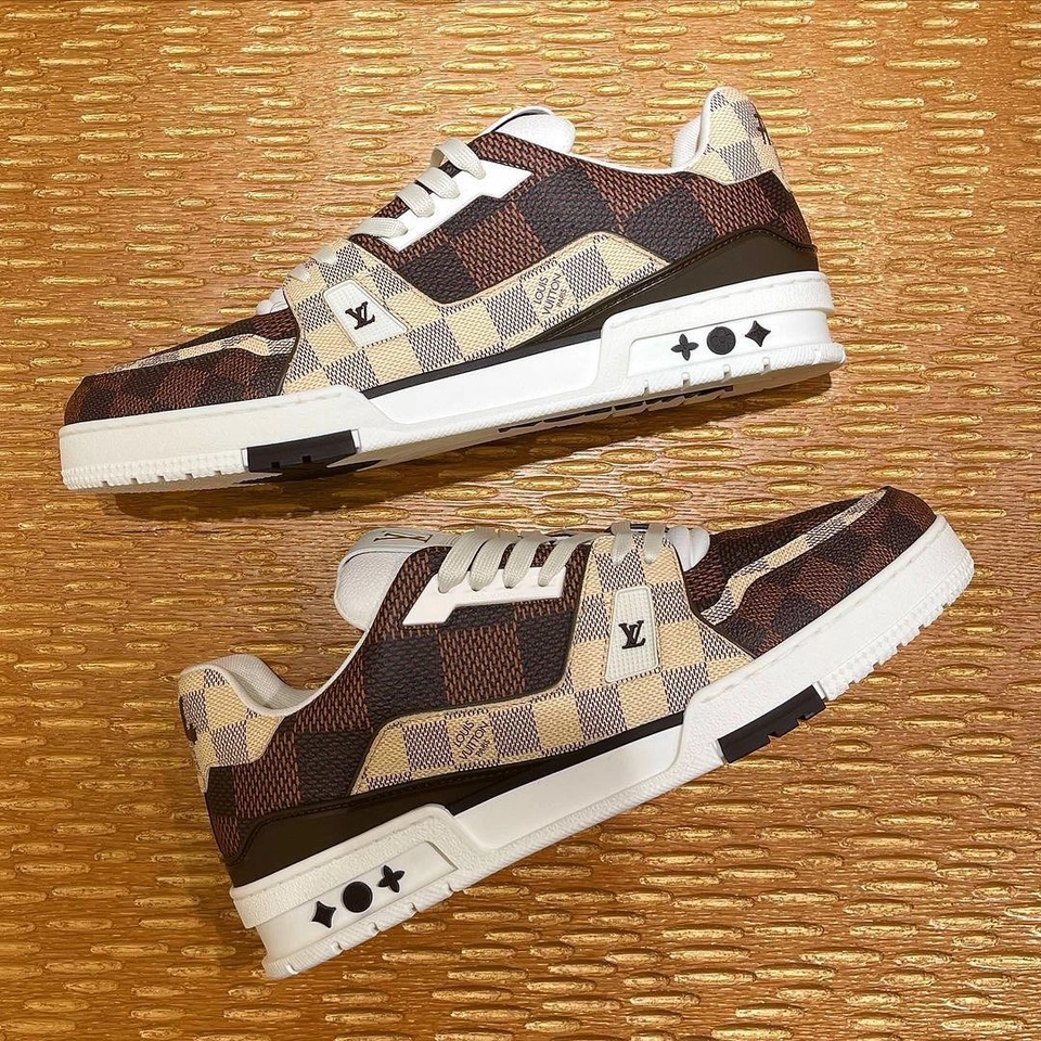Tênis Louis Vuitton marrom quadri