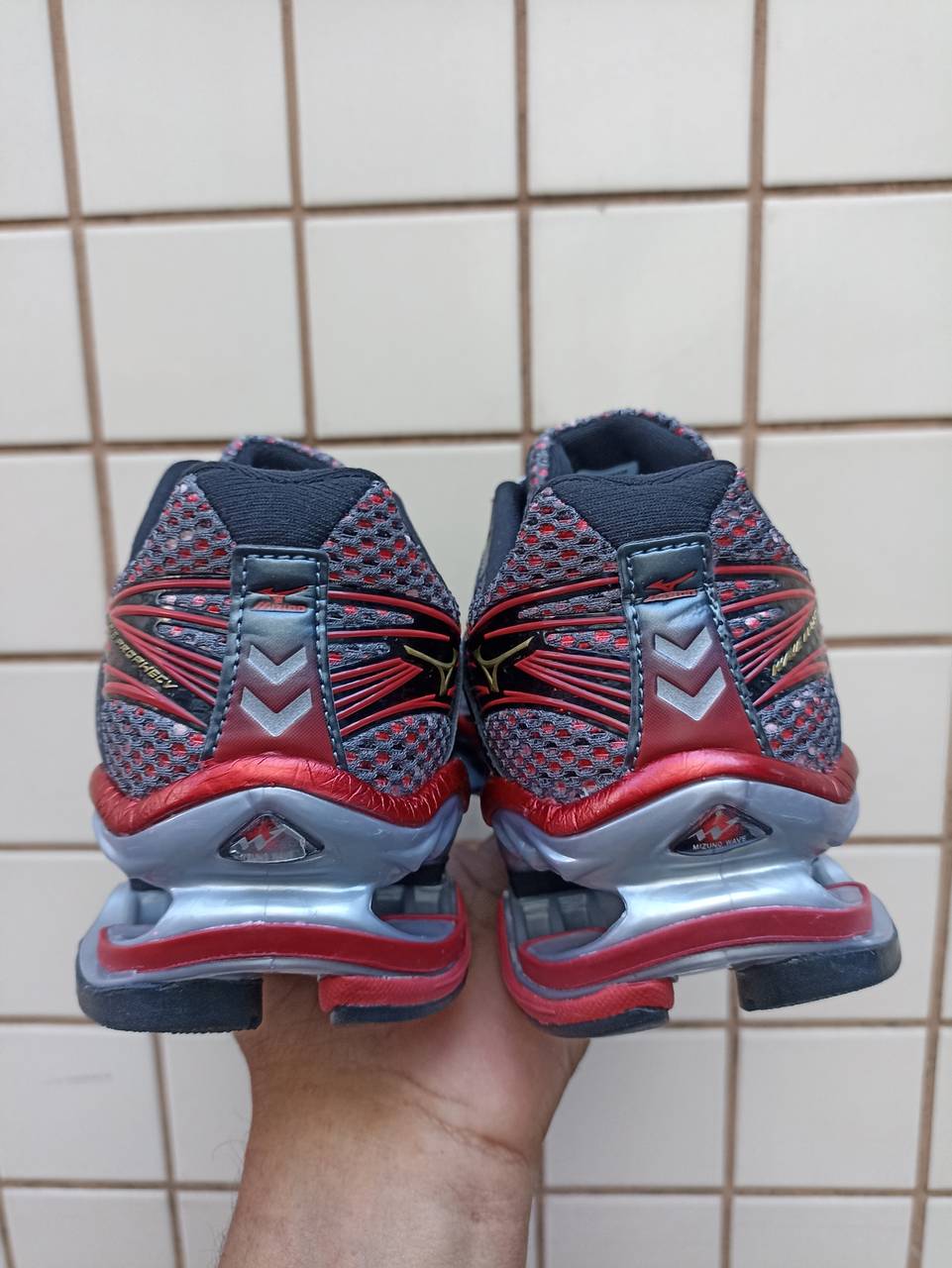 Mizuno  Prophecy 1 vermelho e cinza - 3