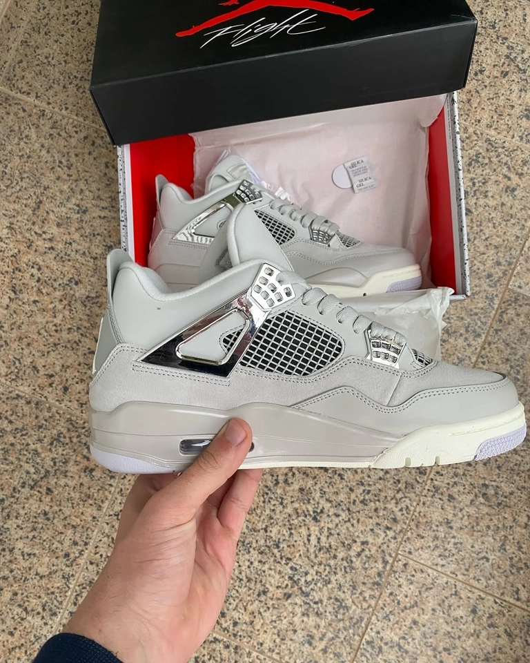 Air Jordan 4  Frozen Moments - 3