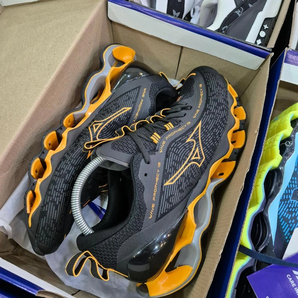 Mizuno prophecy 13 preto e laranja  - 3