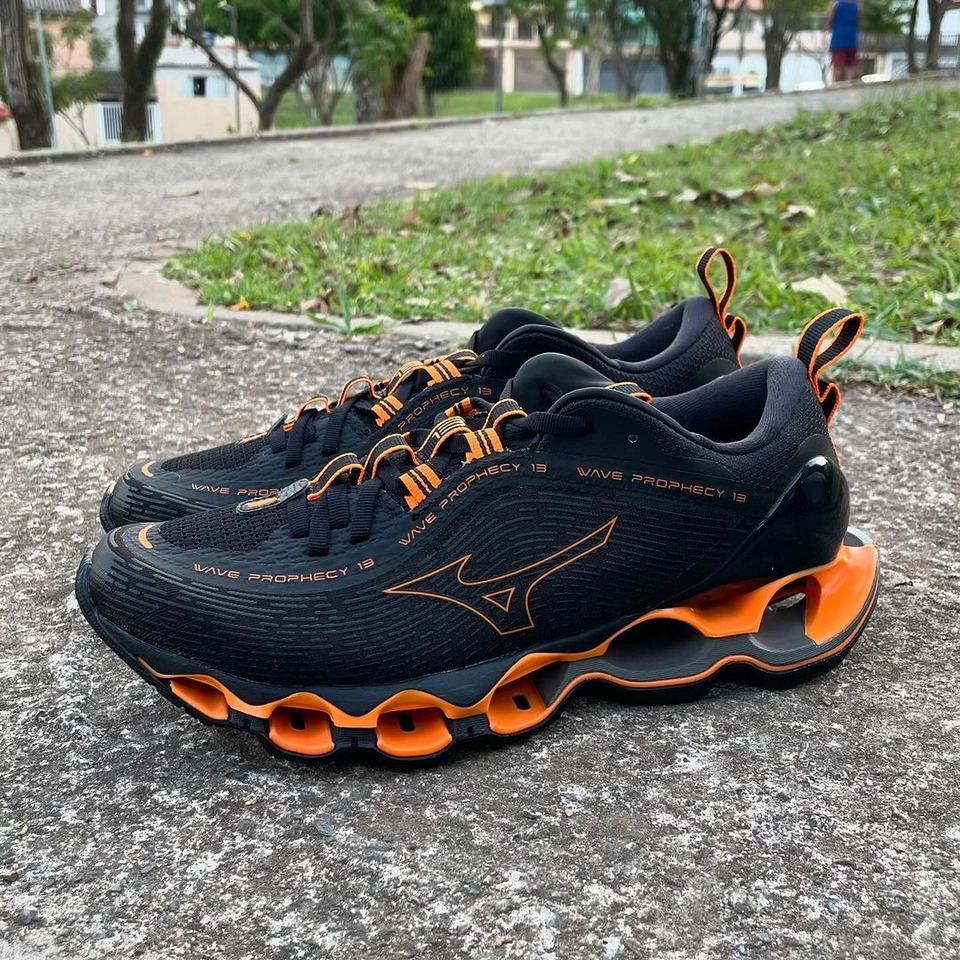 Mizuno prophecy 13 preto e laranja  - 5