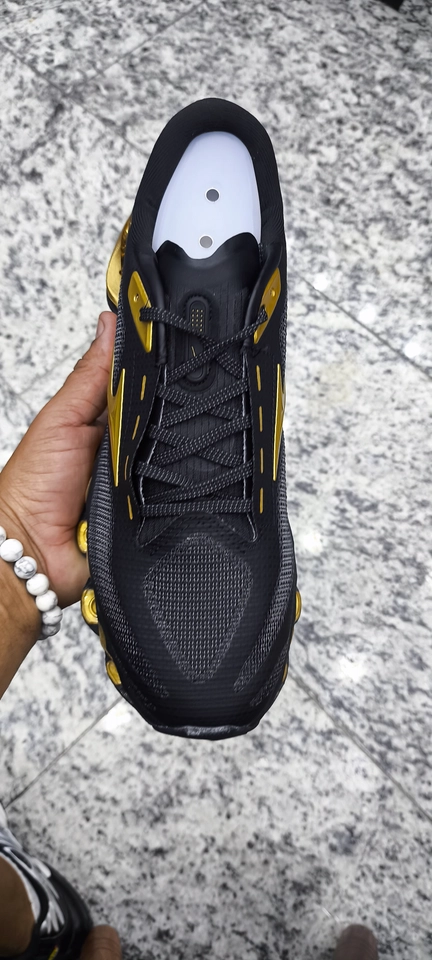 Mizuno 15 preto e dourado  - 2