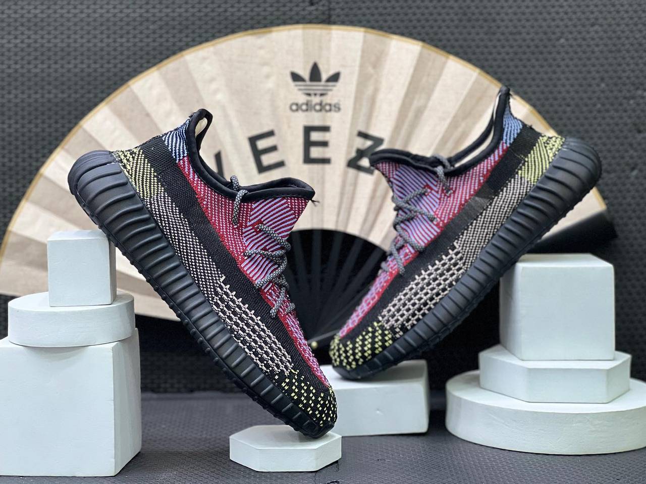 TÊNIS ADIDAS YEEZY BOOST 350 V2 ' YECHEIL NON-REFLECTIVE