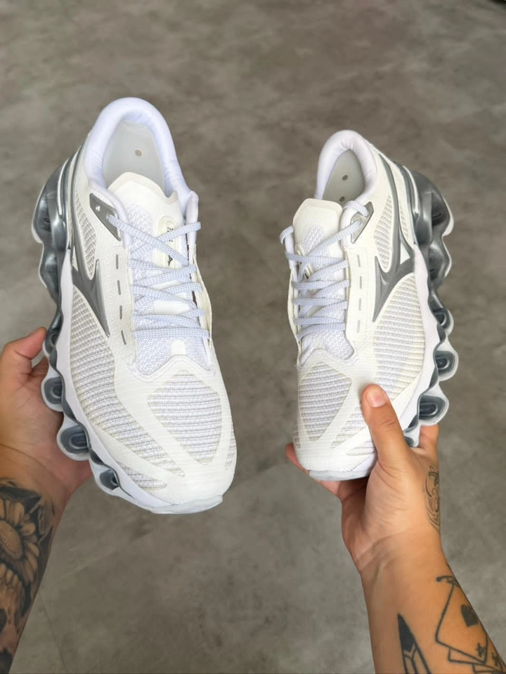 Mizuno 15 branco e prata  - 2