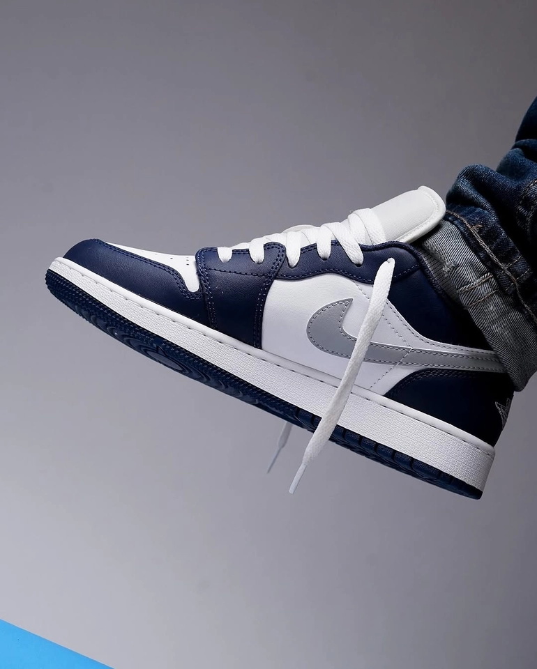 Air Jordan low midnight navy