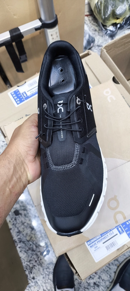 On cloud preto - 7