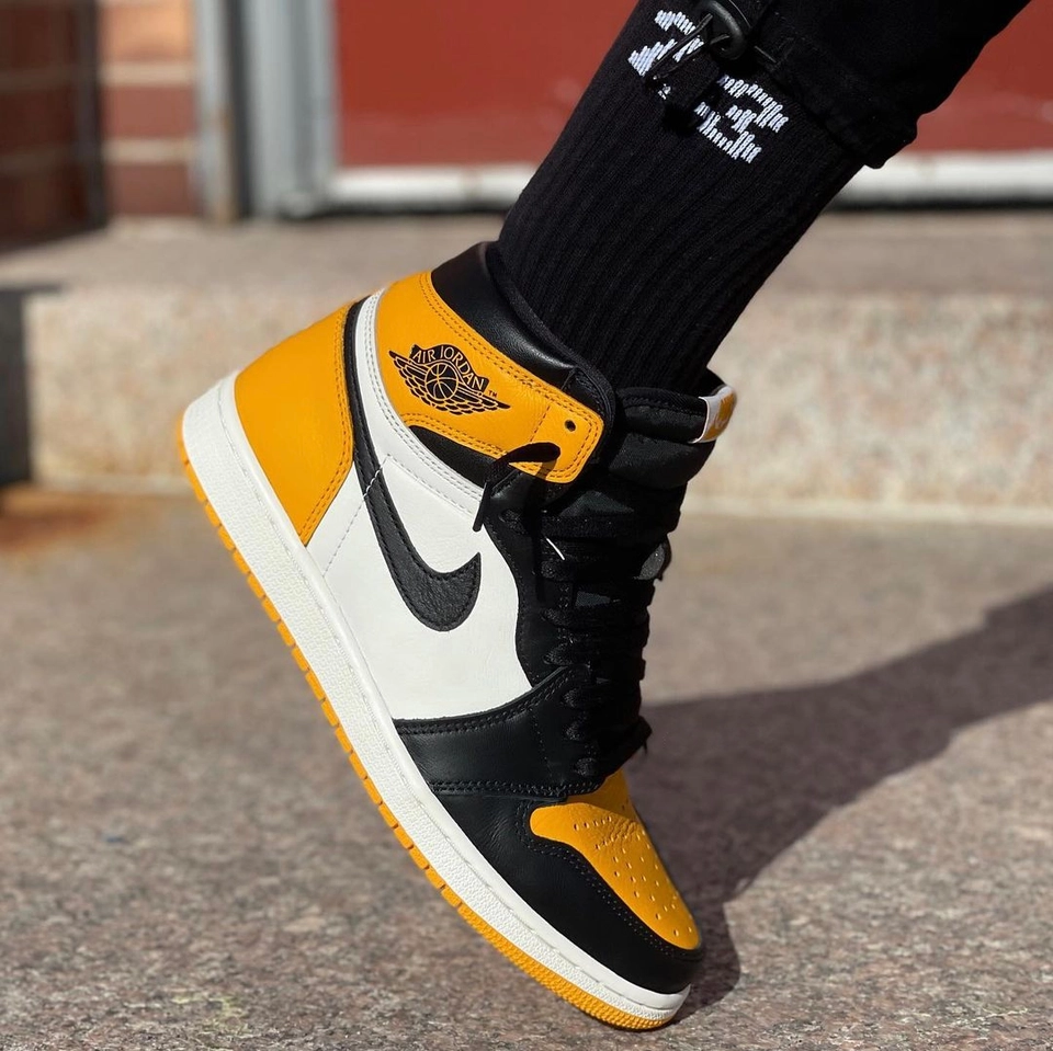 Air Jordan 1 amarelo e preto  - 2