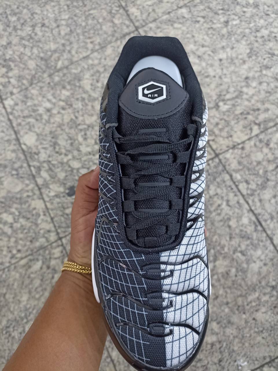 Nike Air Max TN preto e branco  - 3