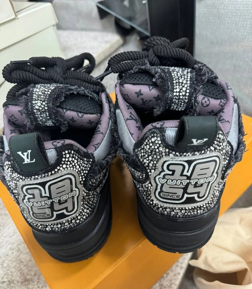 Louis Vuitton black swarosviki - 2