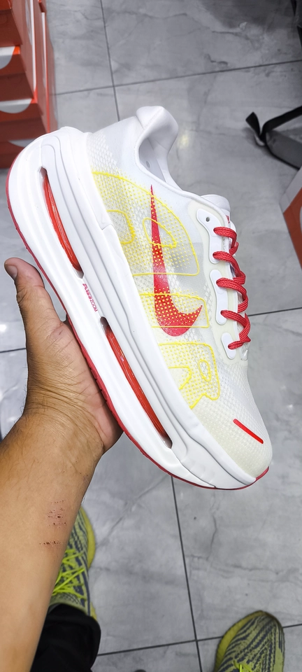 Nike vomero red