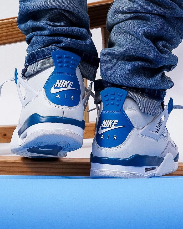 Nike Jordan 4 azul e branco  - 2