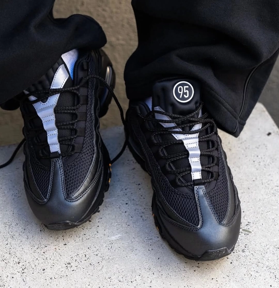 Nike Air Max 95 Black  - 4