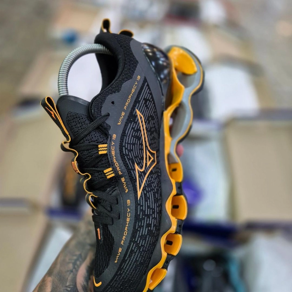 Mizuno prophecy 13 preto e laranja  - 4