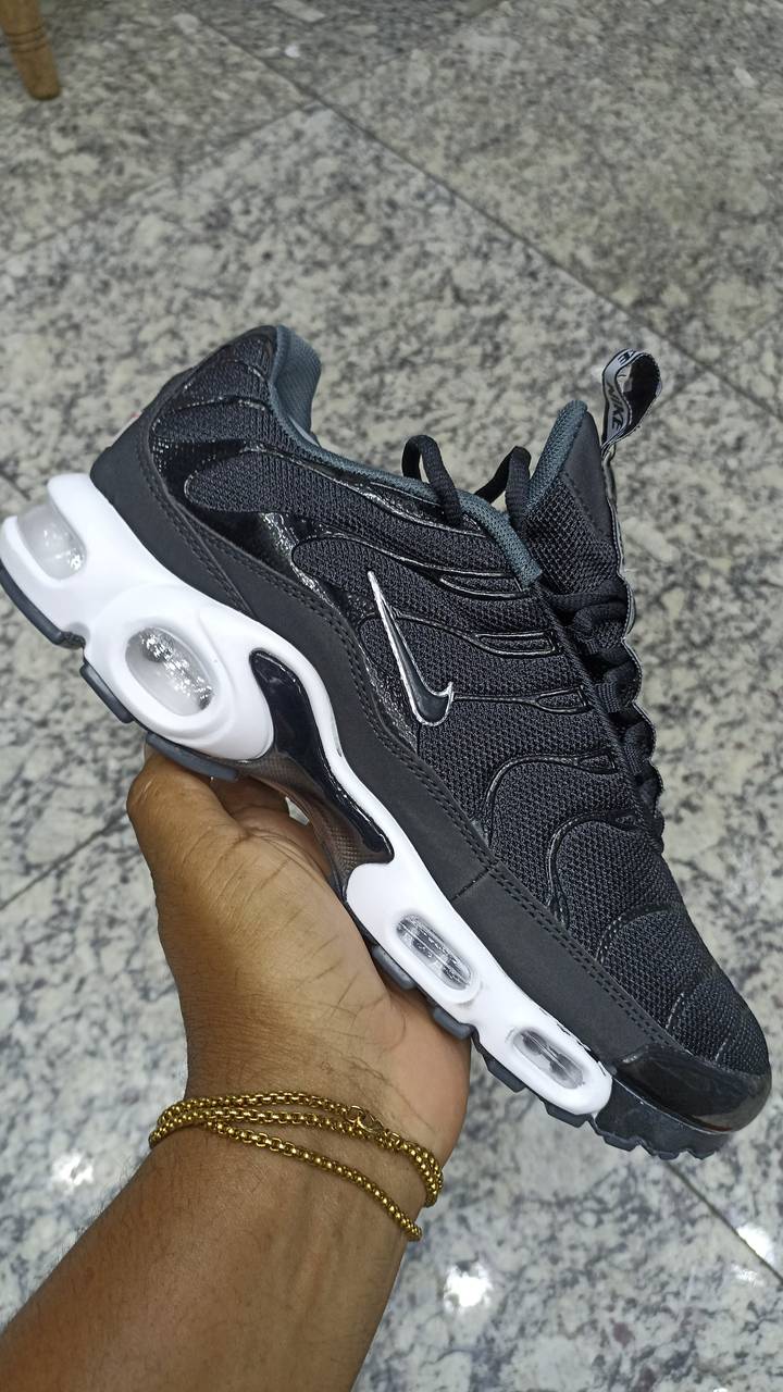 Nike Air Max TN preto e branco  - 2