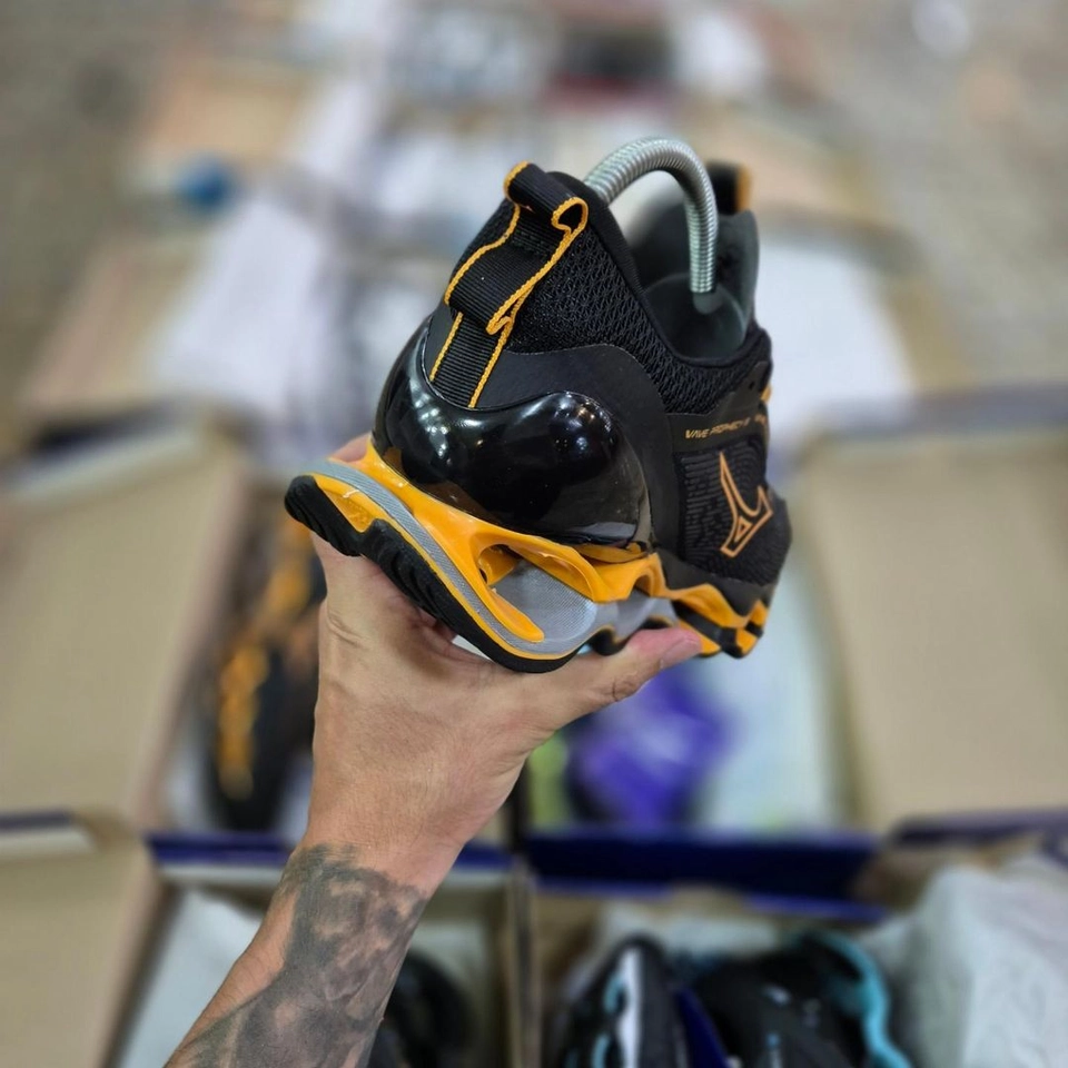 Mizuno prophecy 13 preto e laranja  - 2