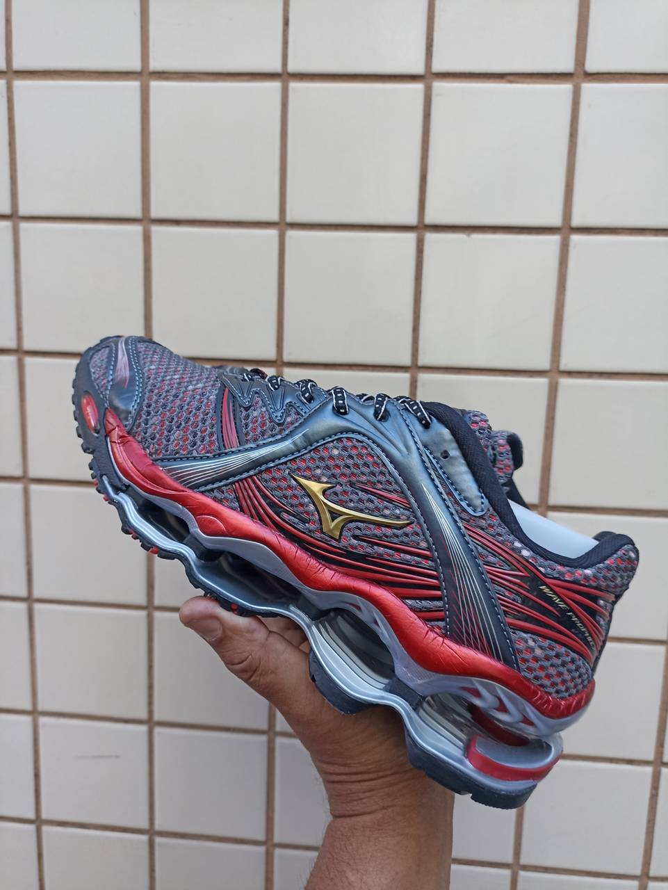 Mizuno  Prophecy 1 vermelho e cinza - 2