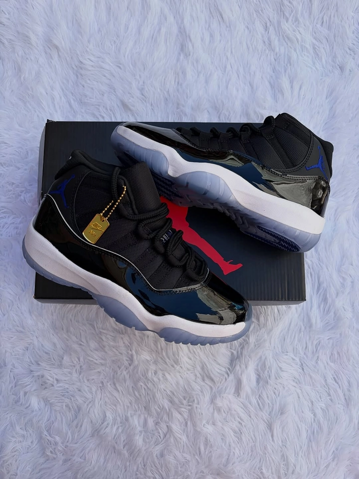Air Jordan 11 preto  - 2