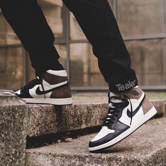 nike jordan 1  dark mocha