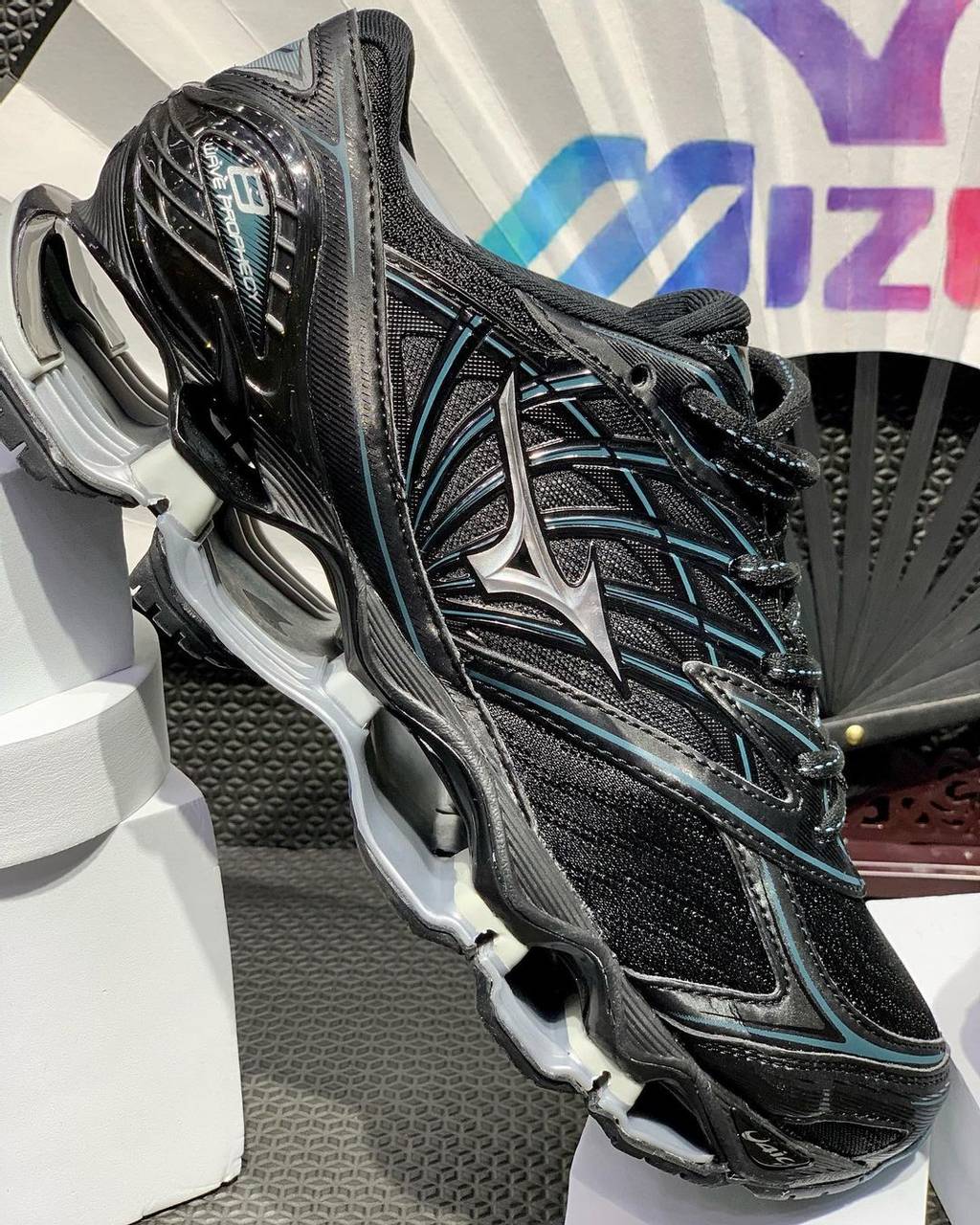 tênis Mizuno Prophecy 8 preto e cinza