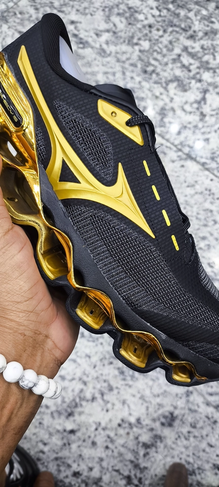 Mizuno 15 preto e dourado  - 7