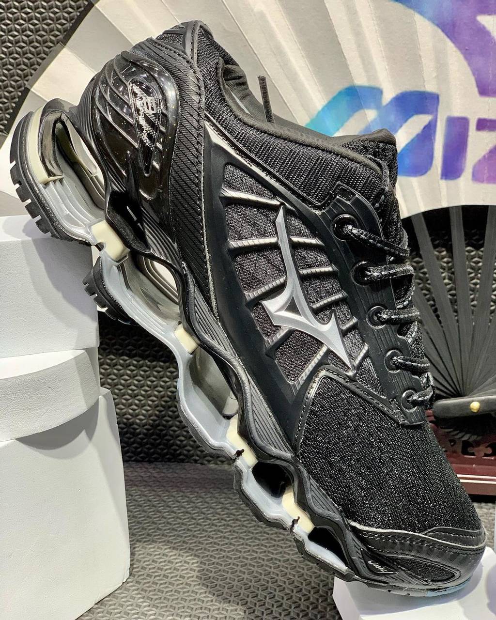 tênis Mizuno Prophecy 9 preto e prata