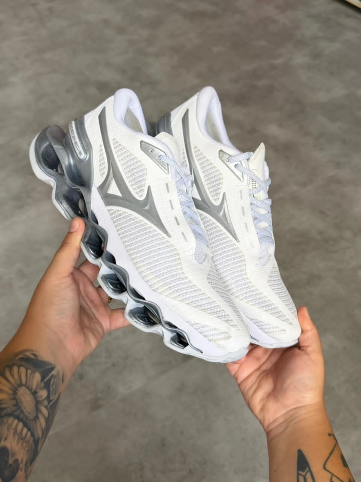 Mizuno 15 branco e prata 