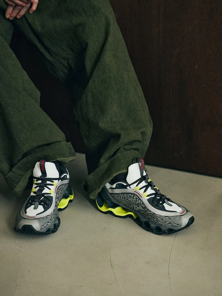 Mizuno 13.2 cinza e verde - 2