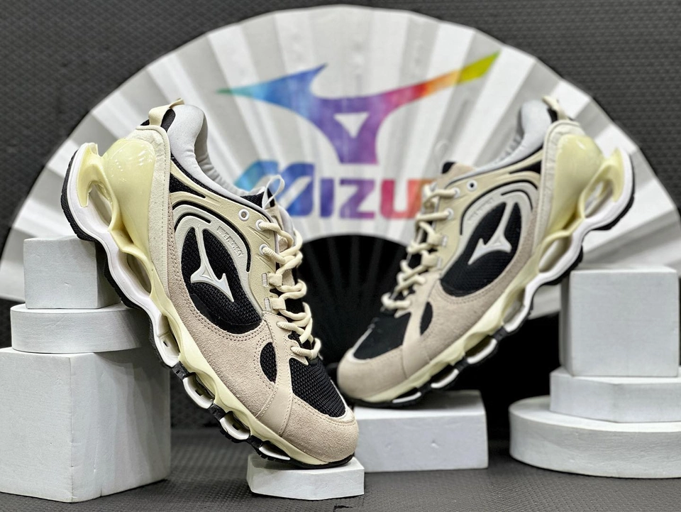 Mizuno beta 2 preto e creme