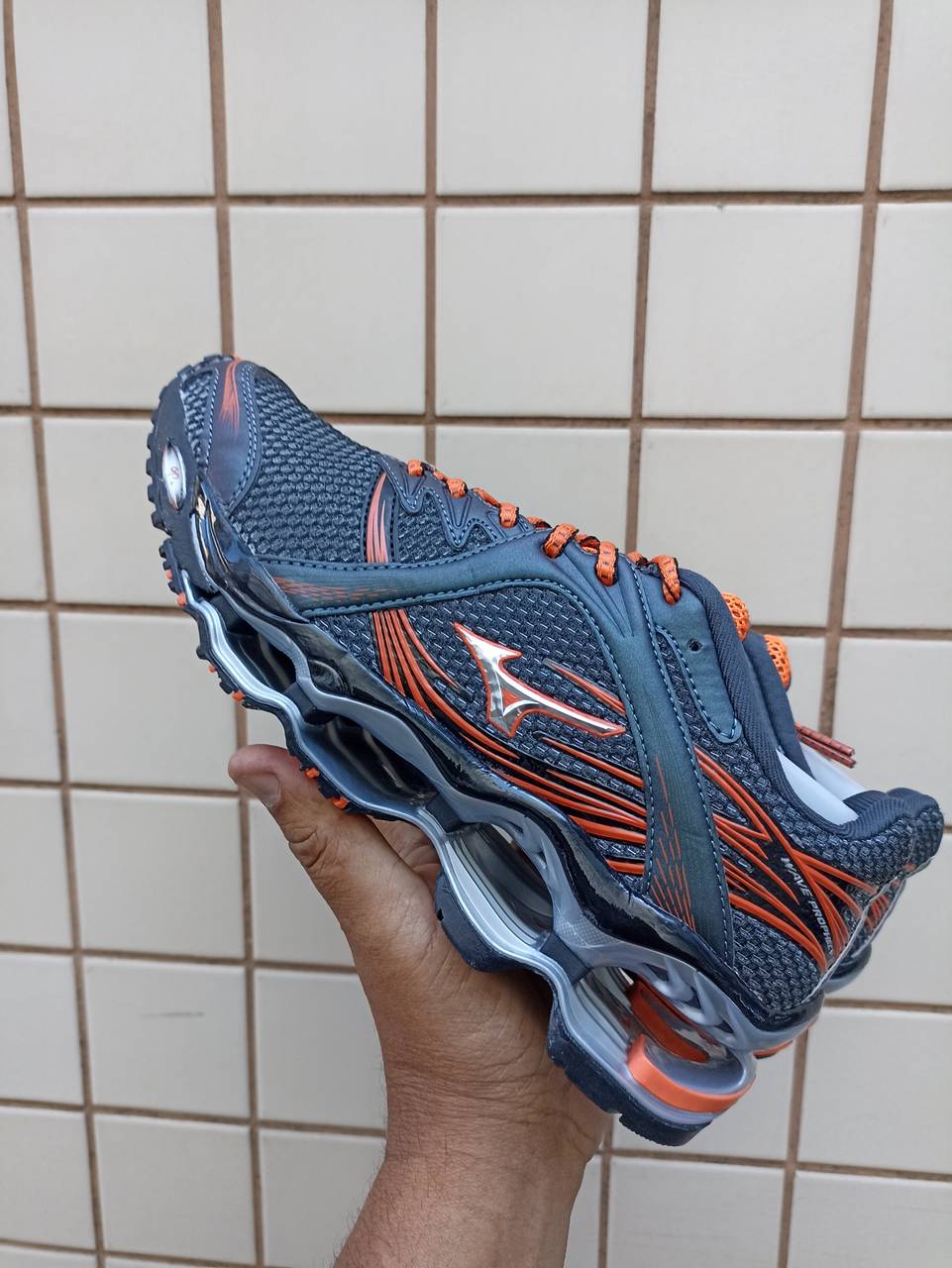 Mizuno Prophecy 1 cinza e laranja - 4