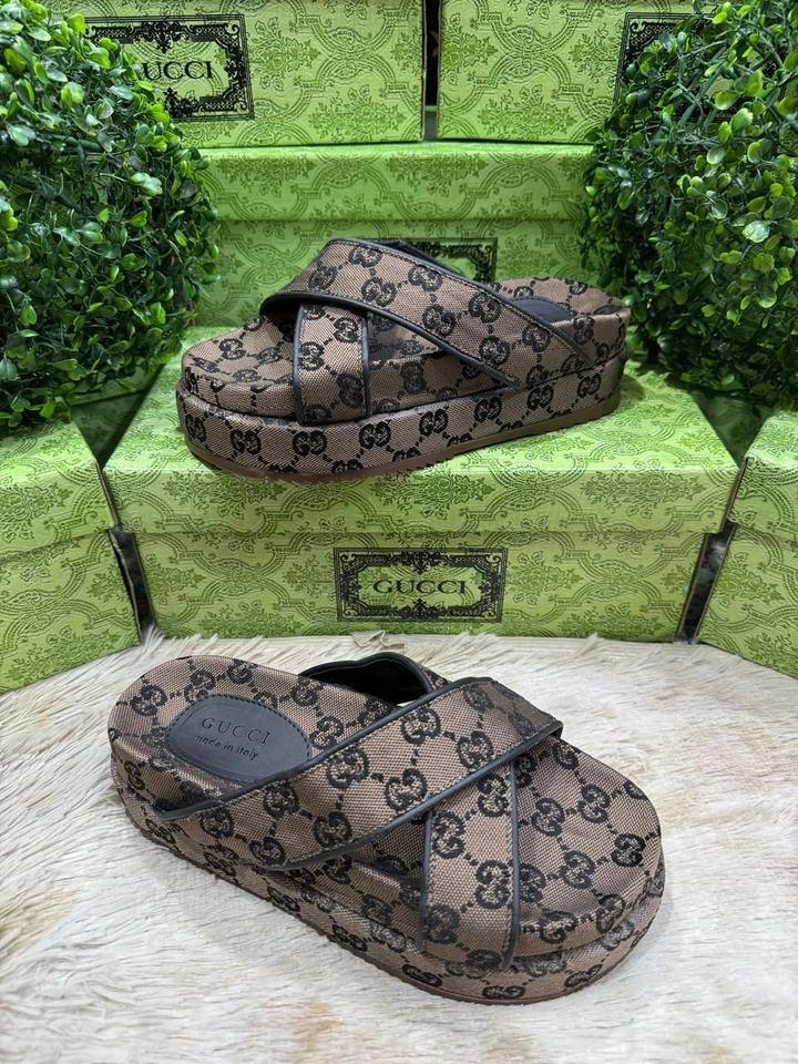 Chinelo plataforma cruzado gucci - 4