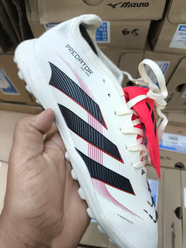 Chuteira Adidas 