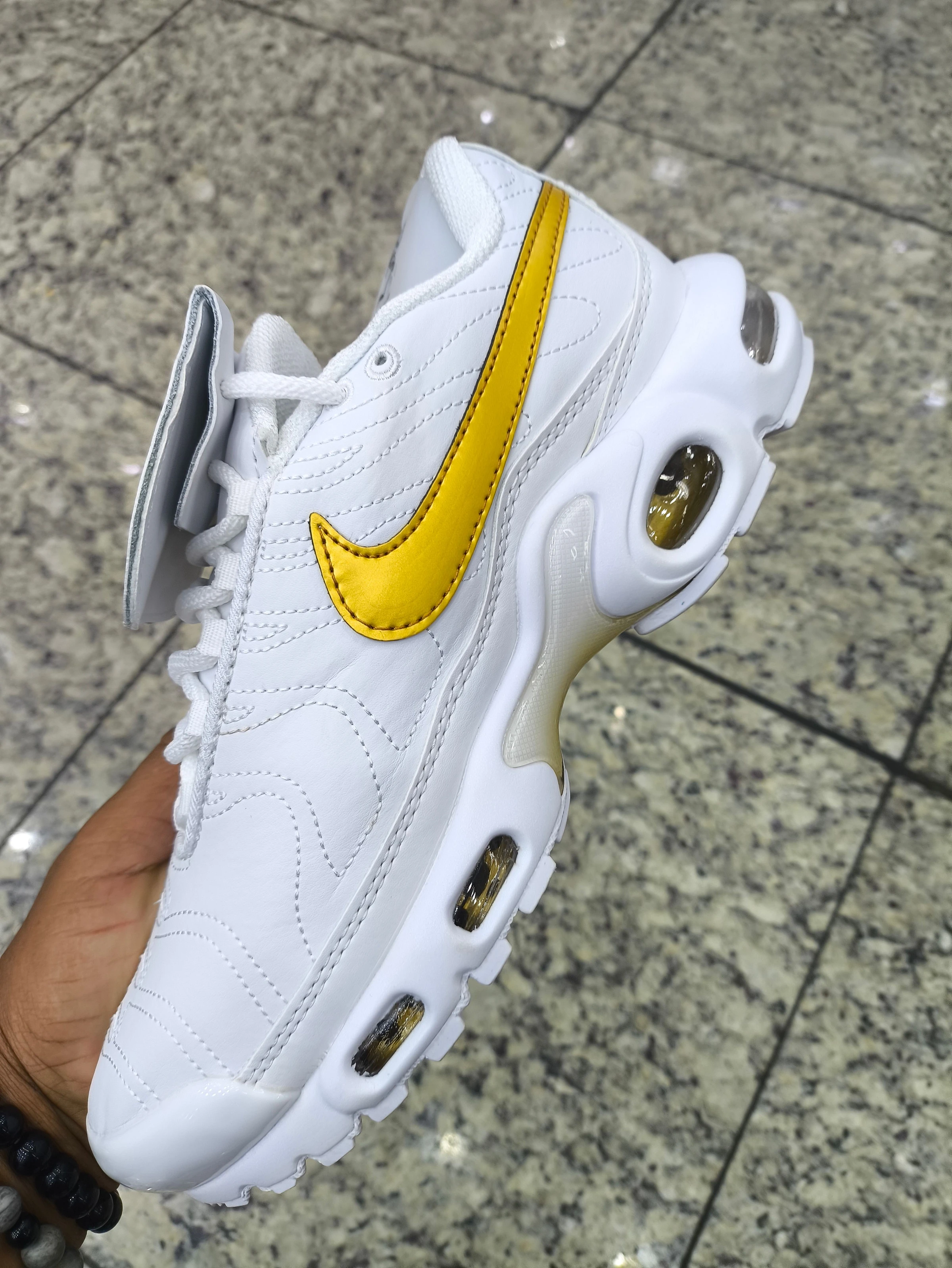 Nike tn tiempo branco e dourado  - 1