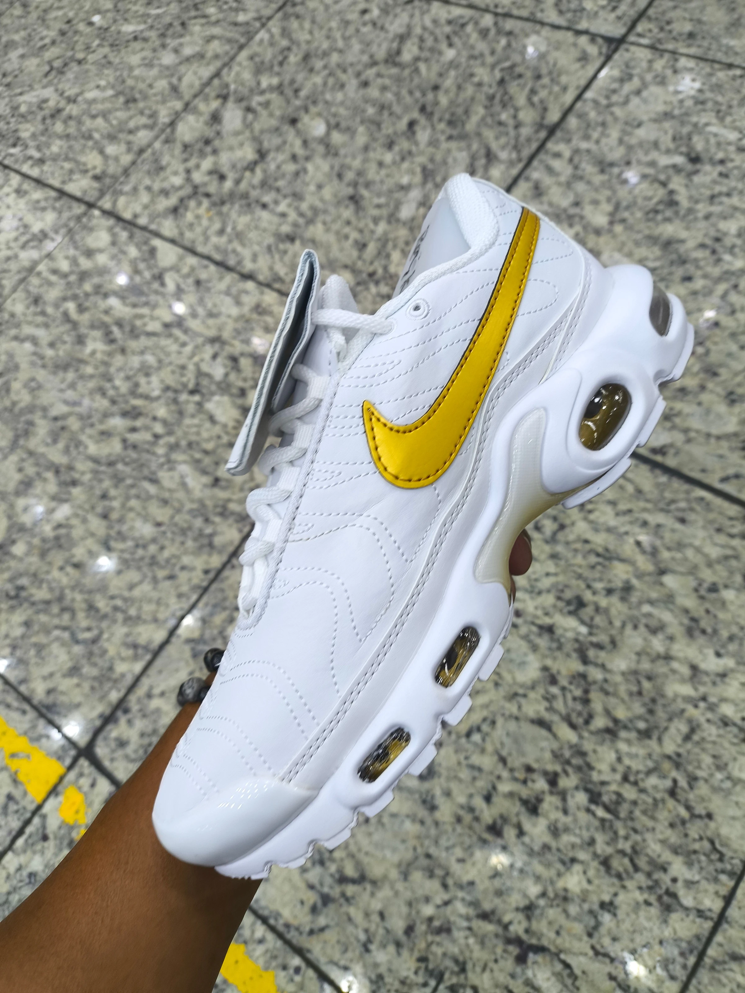 Nike tn tiempo branco e dourado  - 7