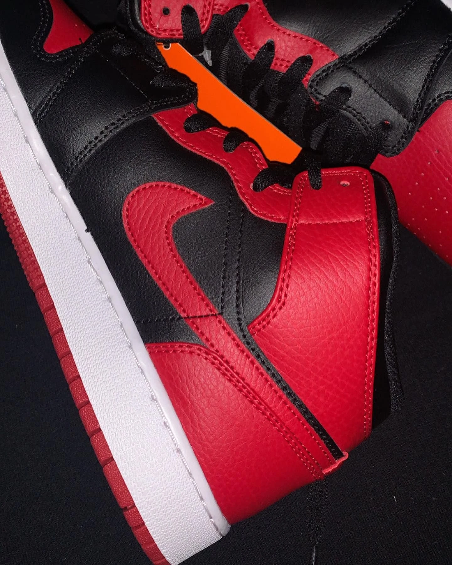 Air jordan 1 mid OG Banned - 4