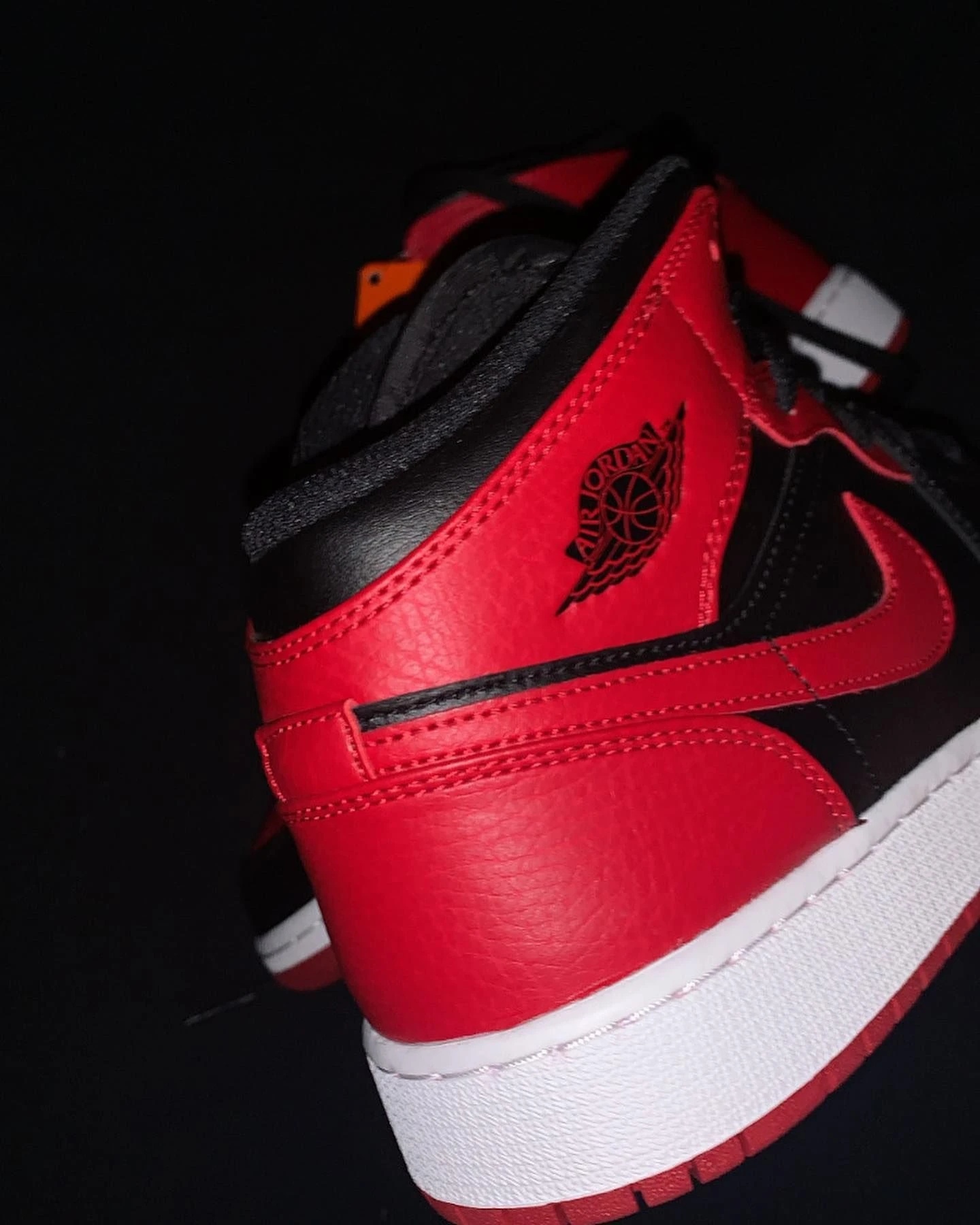 Air jordan 1 mid OG Banned - 3