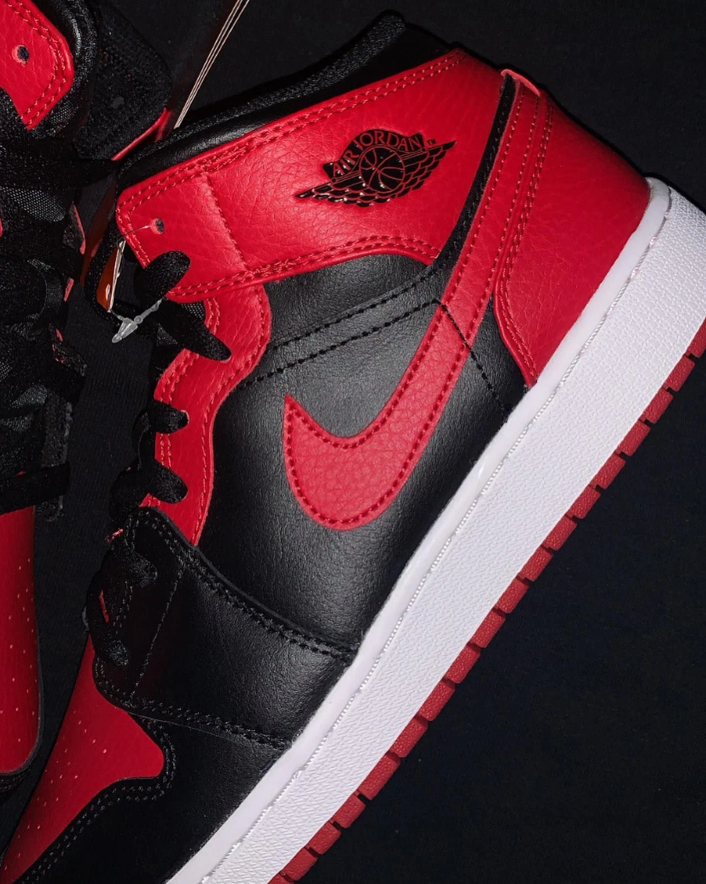 Air jordan 1 mid OG Banned - 6