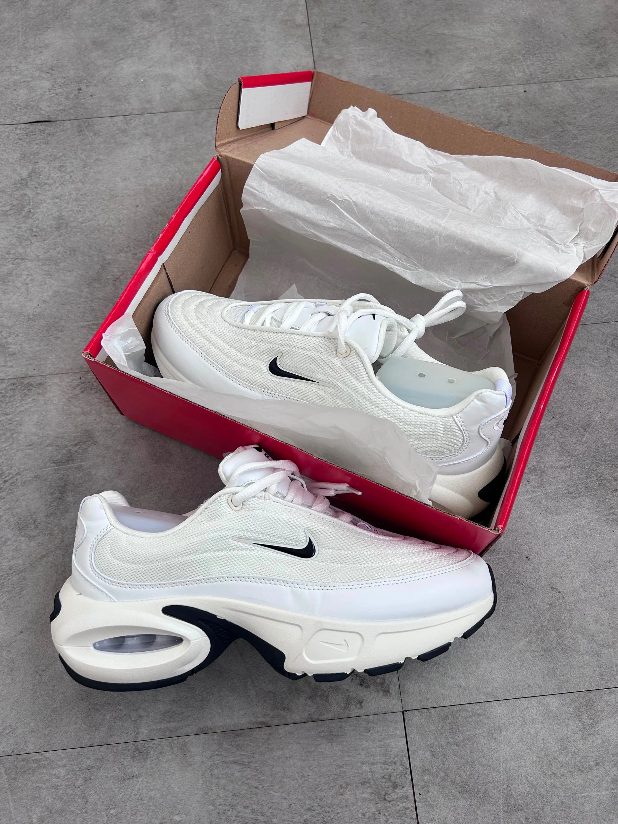 Nike portal branco e preto  - 4