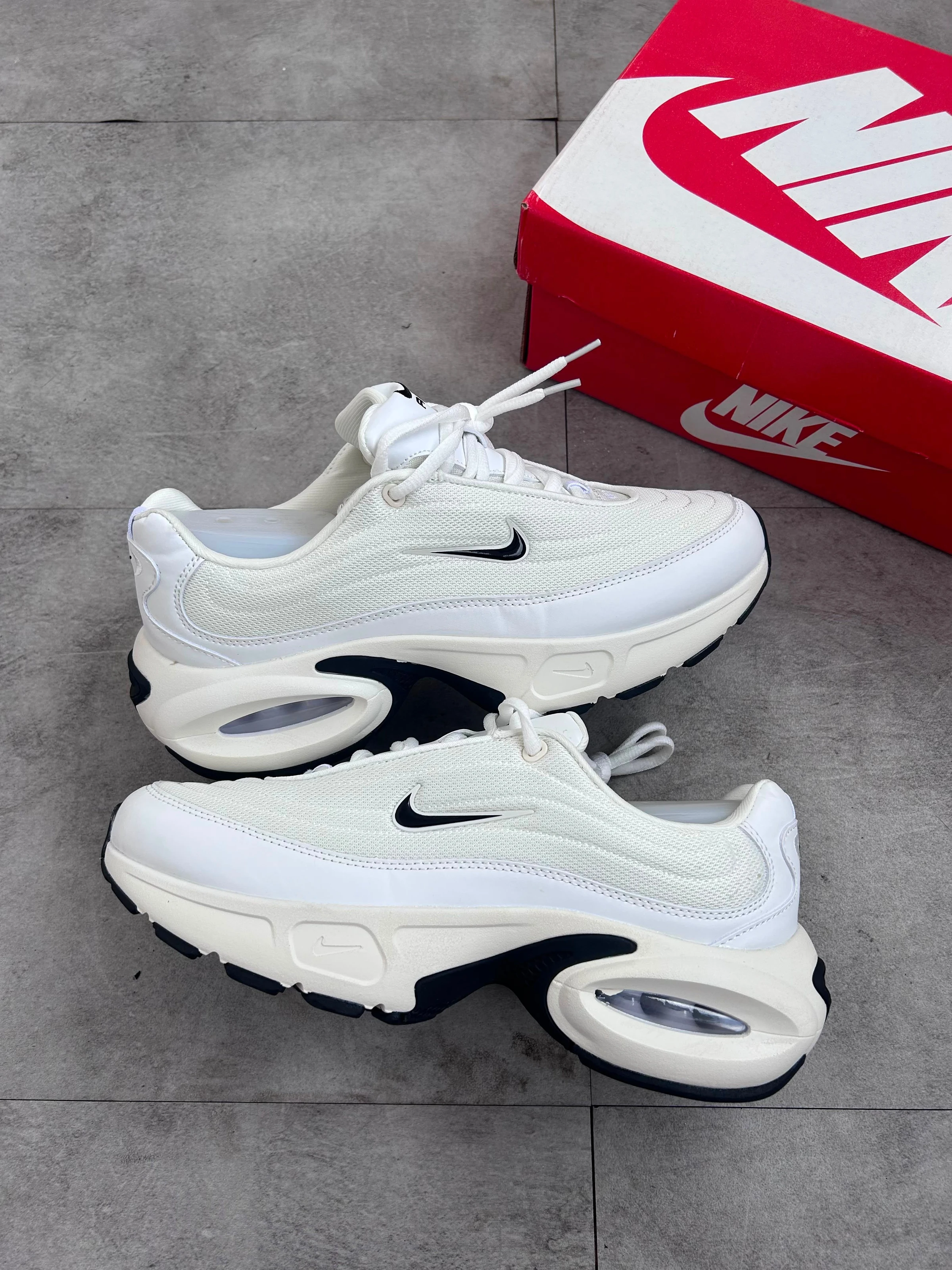 Nike portal branco e preto  - 2