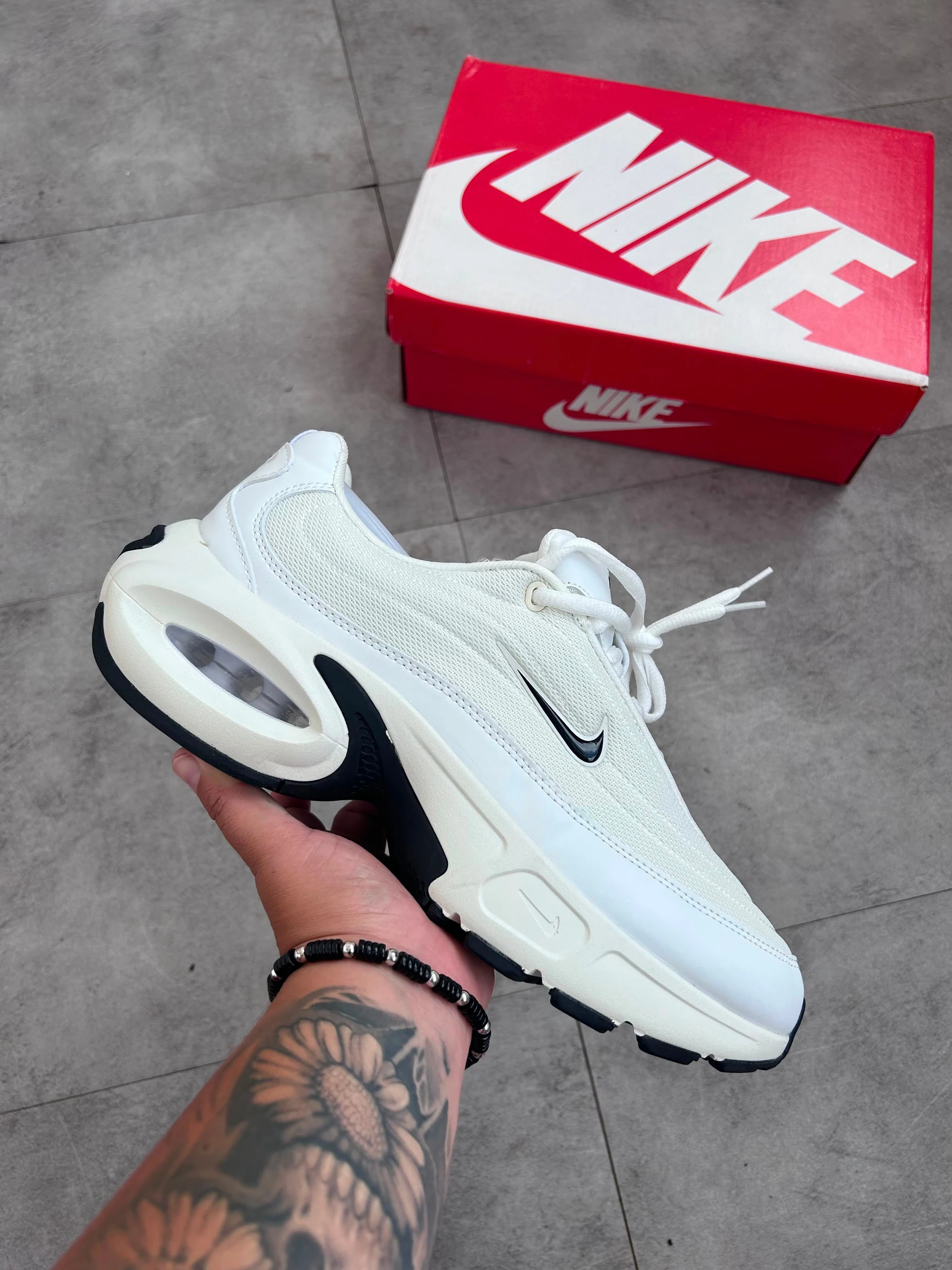 Nike portal branco e preto  - 1