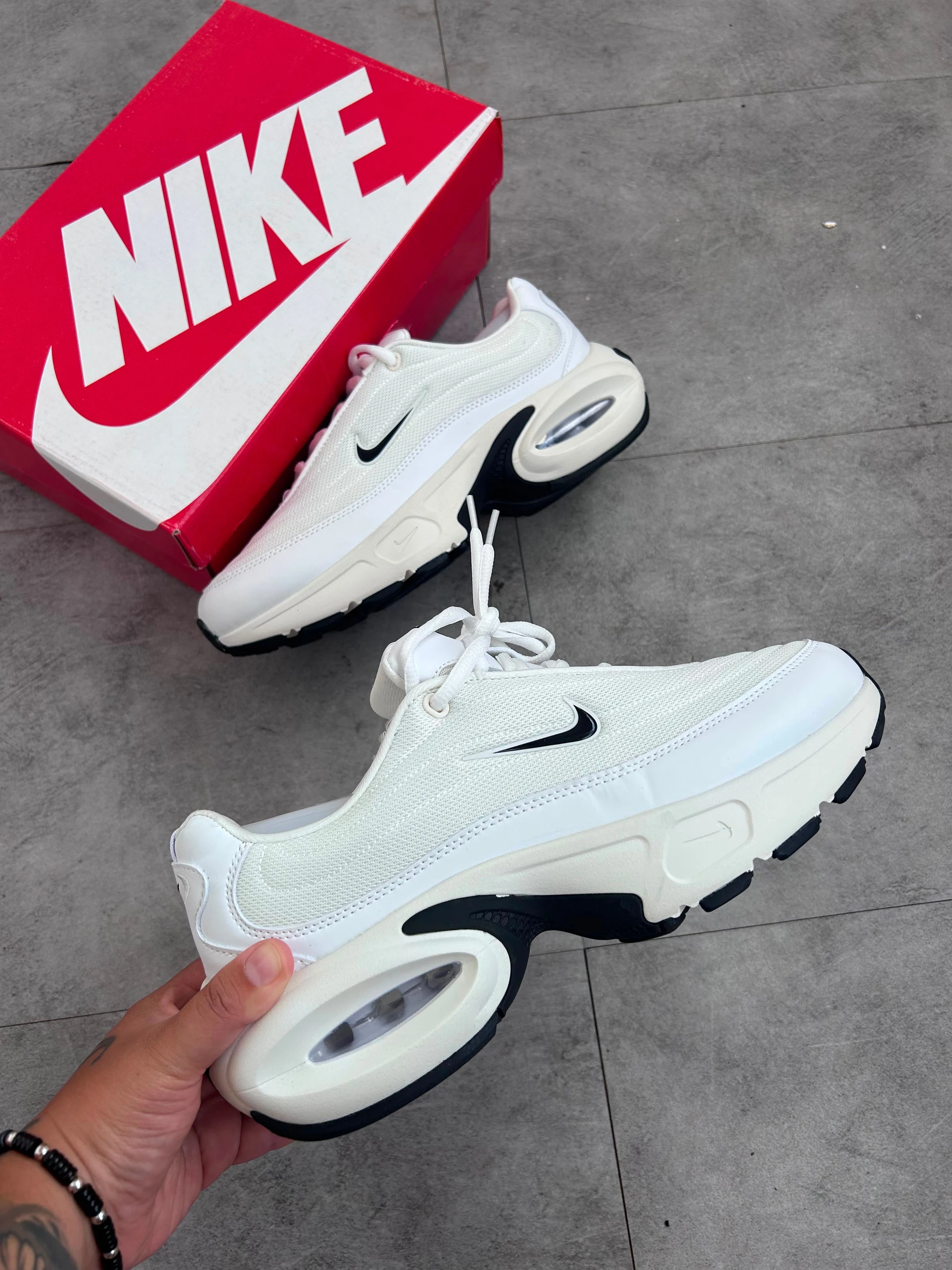 Nike portal branco e preto  - 3