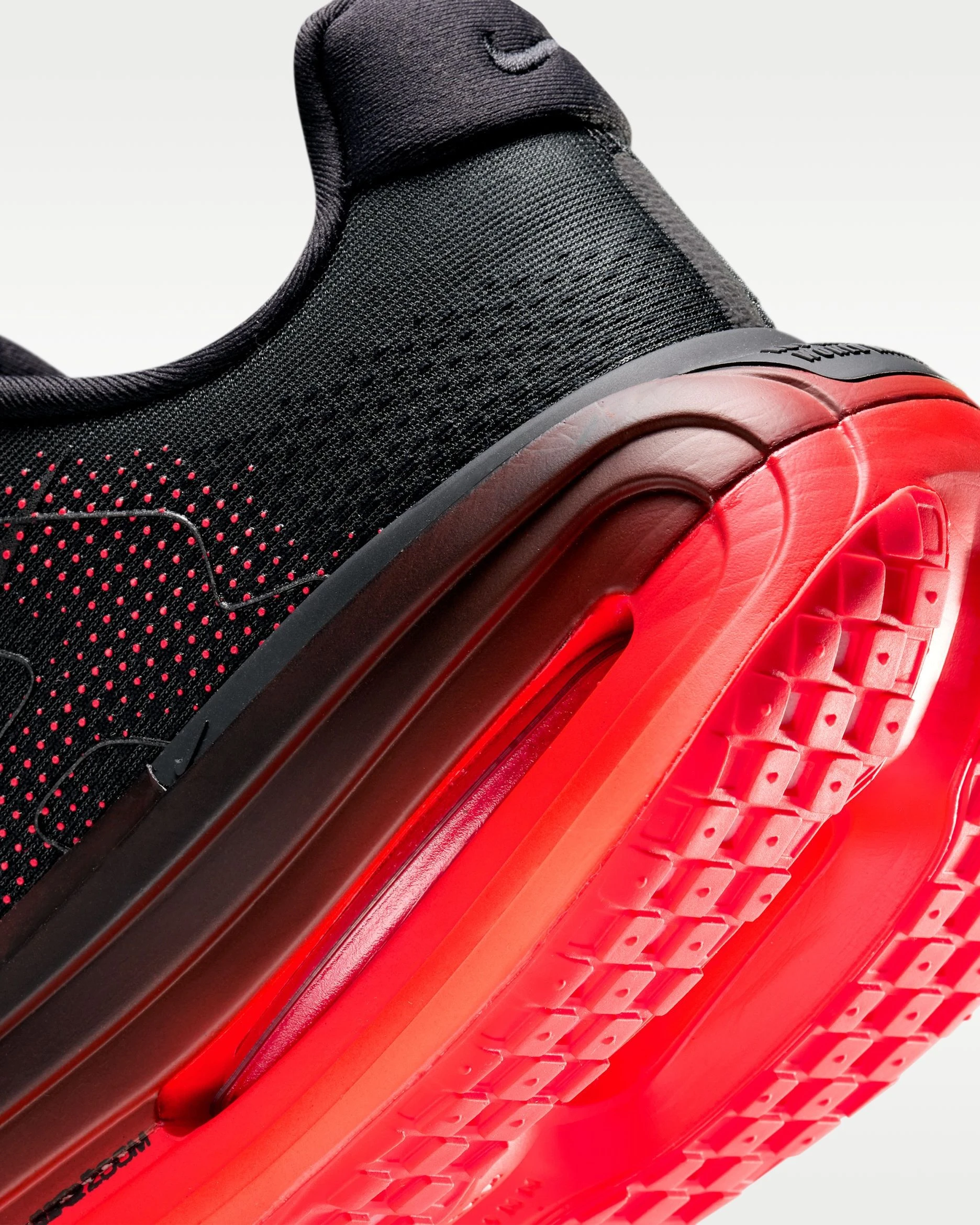 Nike vomero black crissom  - 6
