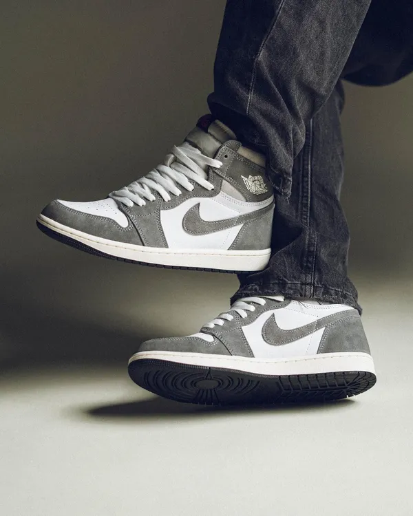 Air Jordan 1 washed black