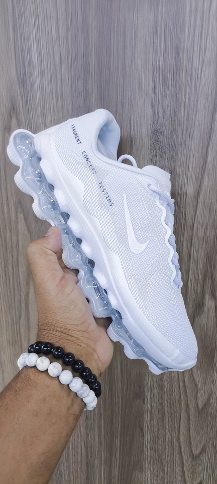 Nike liquid branco
